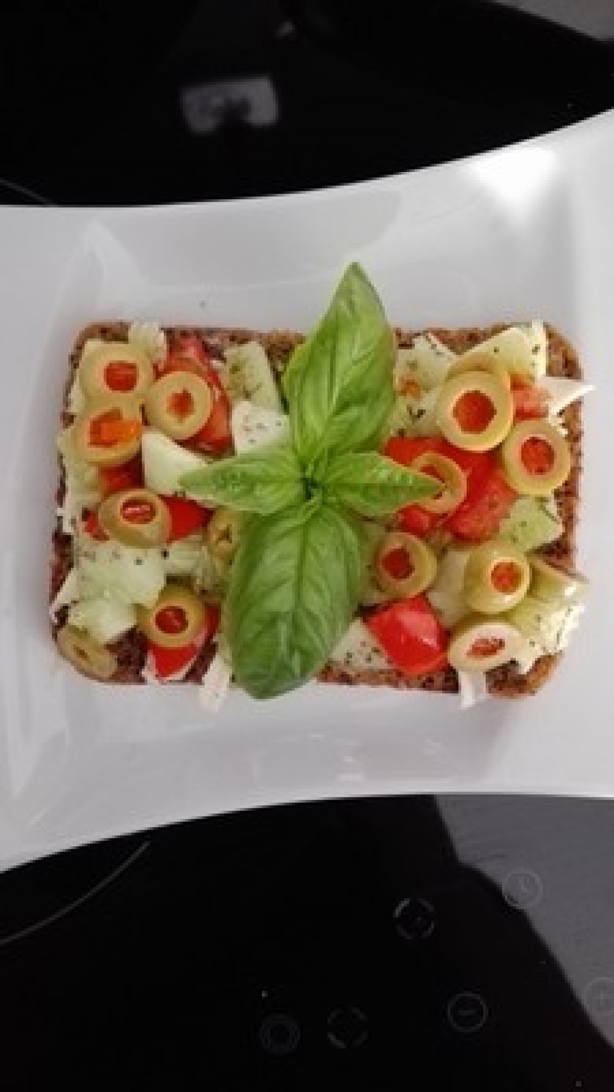 Przepis na Kanapka warzywna z oliwkami