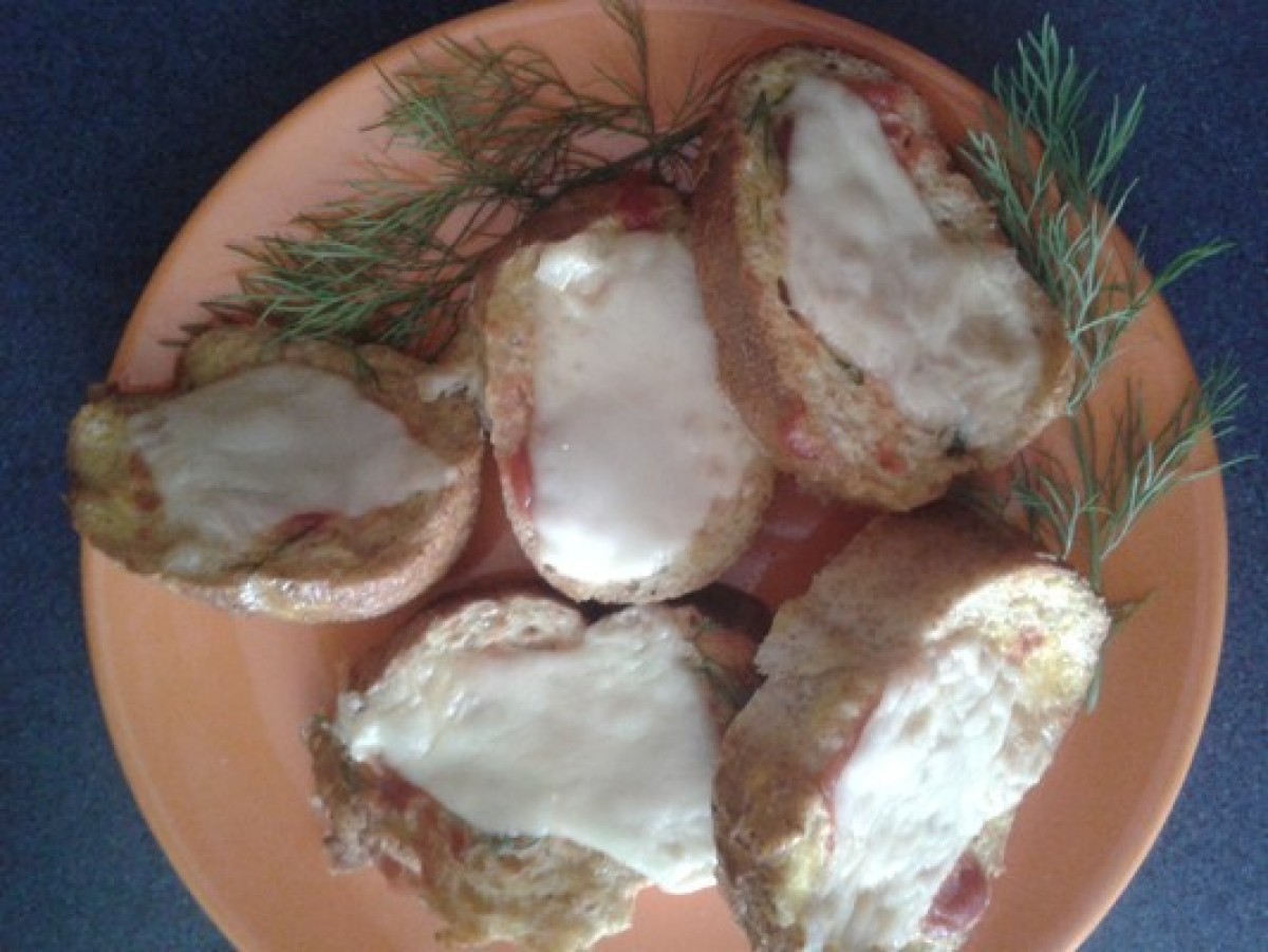 Przepis na Grzanka z serem i przecierem pomidorowym