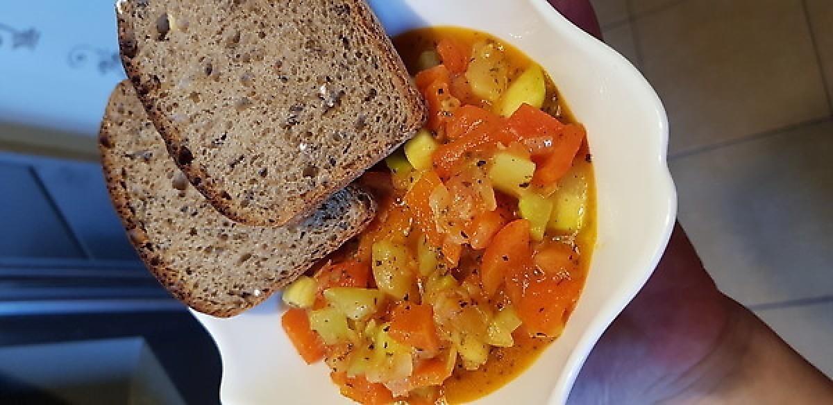 Przepis na Grzanki z pomidorem, papryką i cukinią