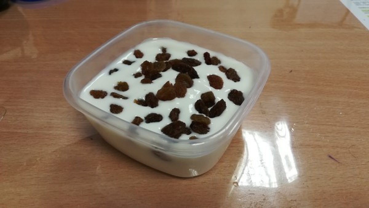 Przepis na Jogurt z rodzynkami