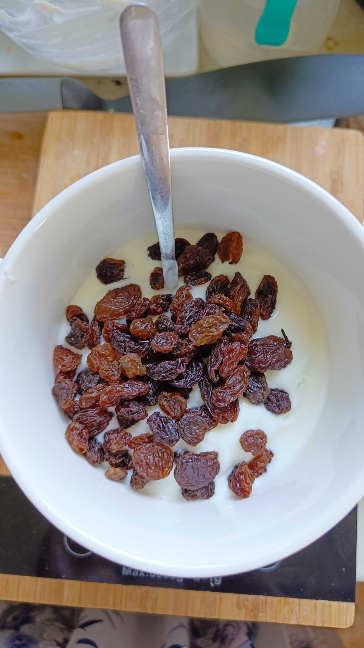 Przepis na Jogurt z rodzynkami