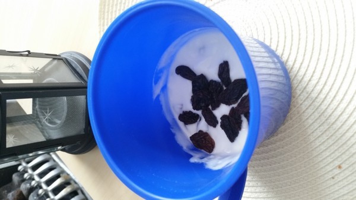 Przepis na Jogurt z rodzynkami