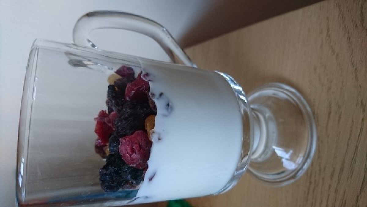 Przepis na Jogurt z rodzynkami