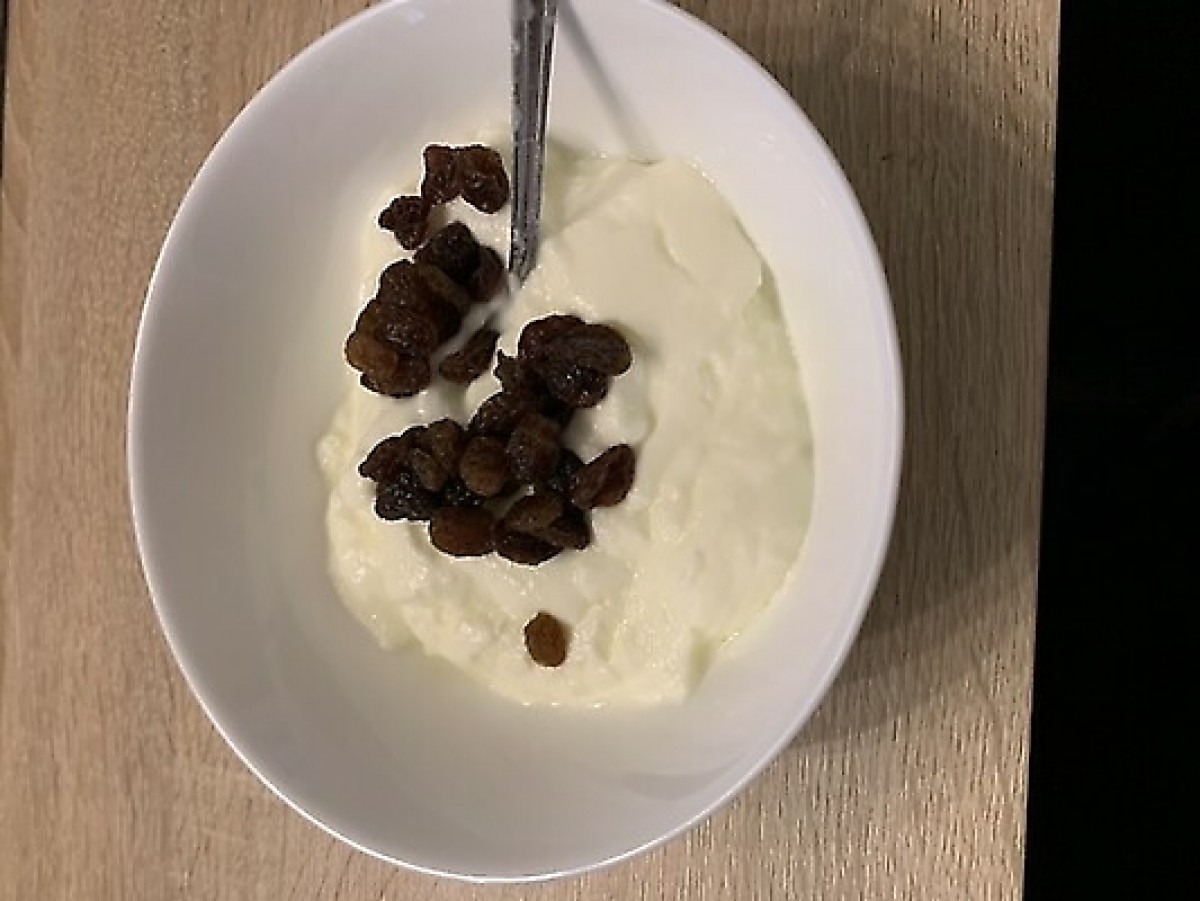 Przepis na Jogurt z rodzynkami