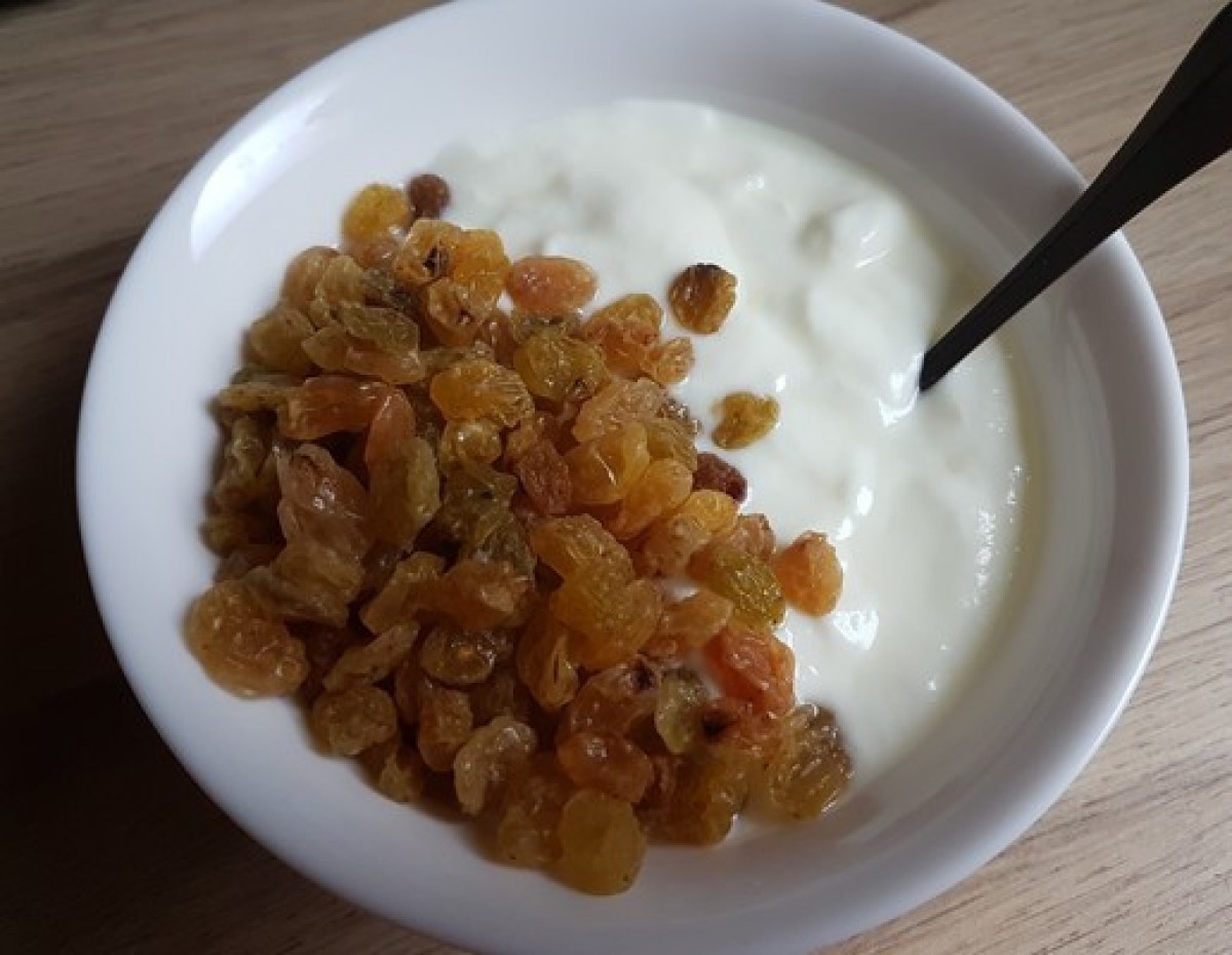 Przepis na Jogurt z rodzynkami