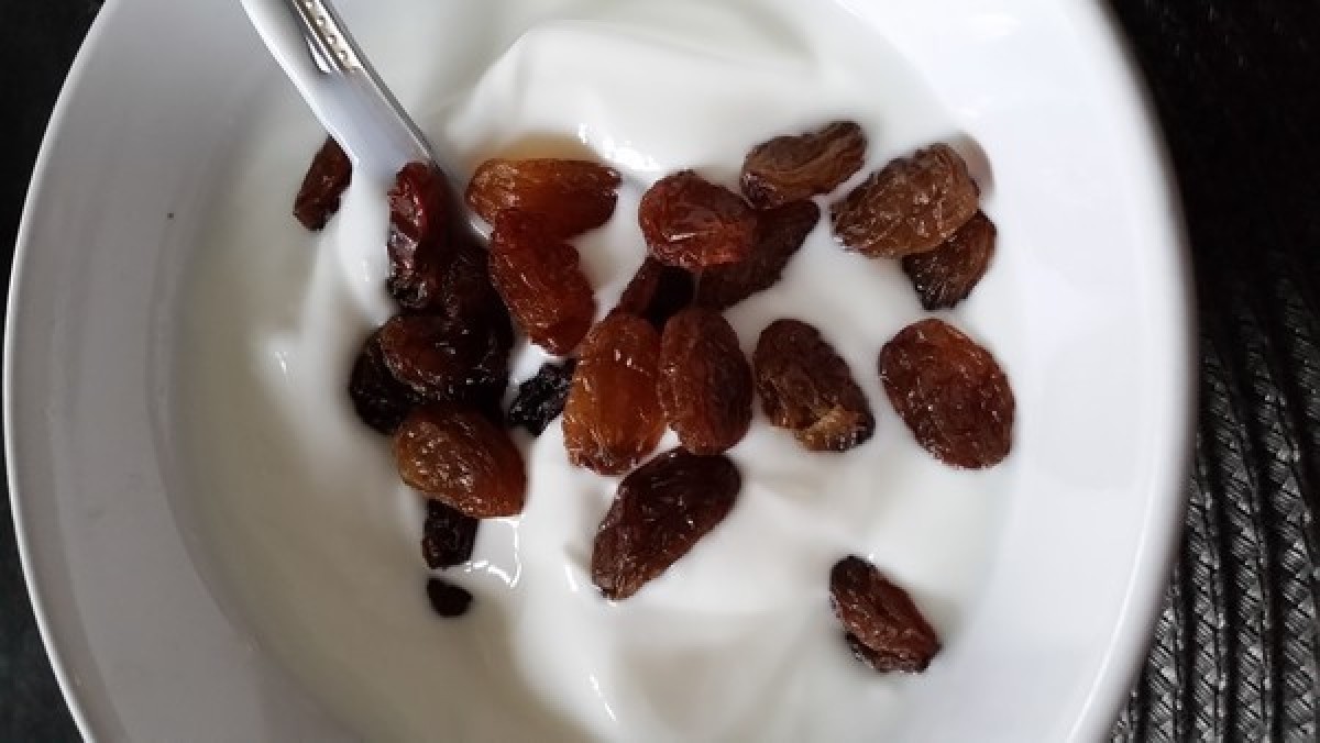 Przepis na Jogurt z rodzynkami