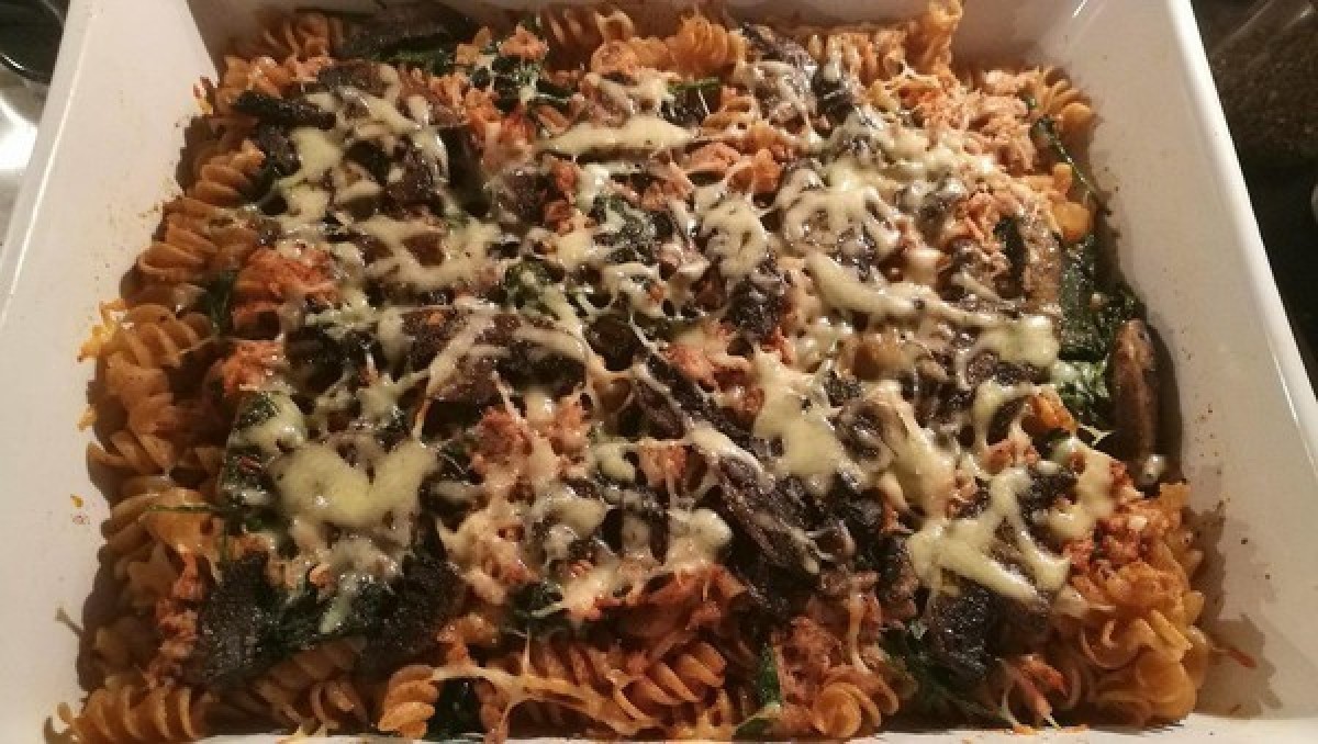Przepis na Makaronowa zapiekanka z tuńczykiem i szpinakiem
