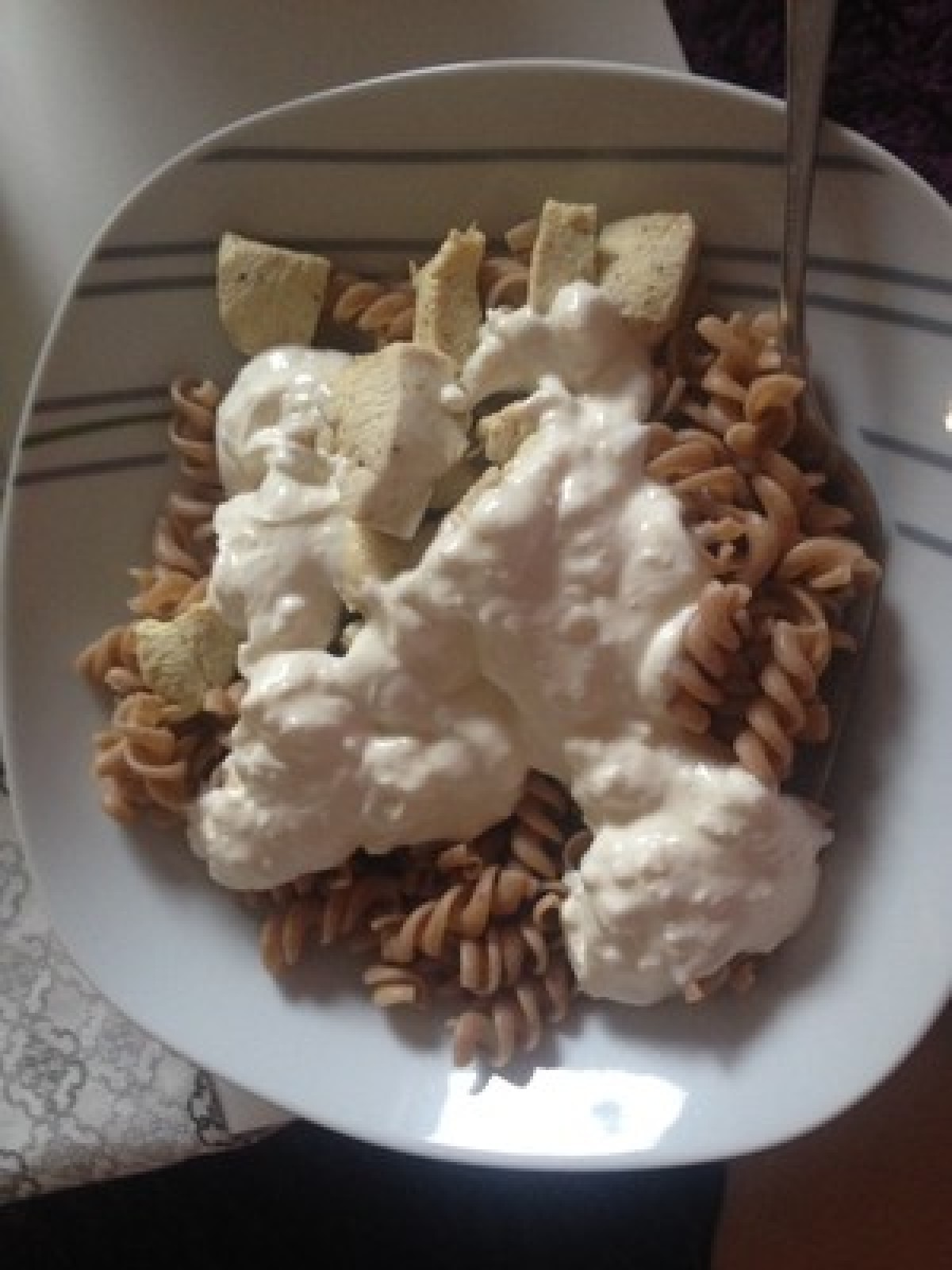 Przepis na Makaron z kurczakiem i skórką cytryny