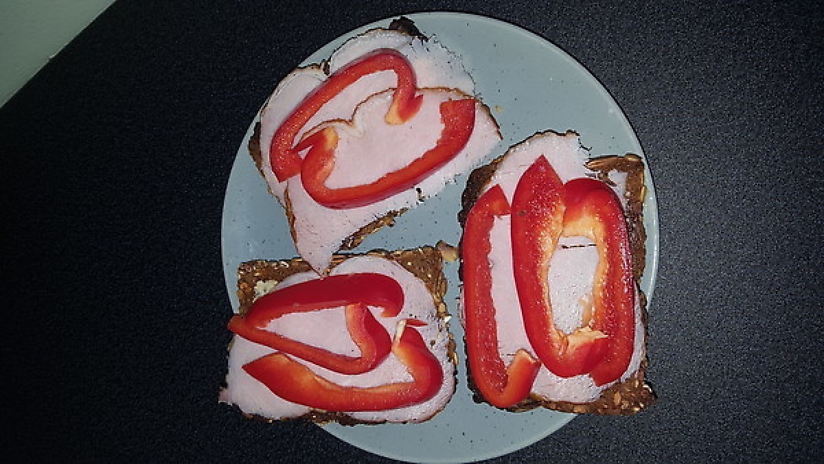 Przepis na Kanapka z szynką i papryką