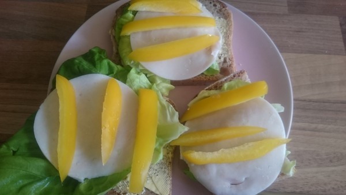 Przepis na Kanapka z szynką i papryką