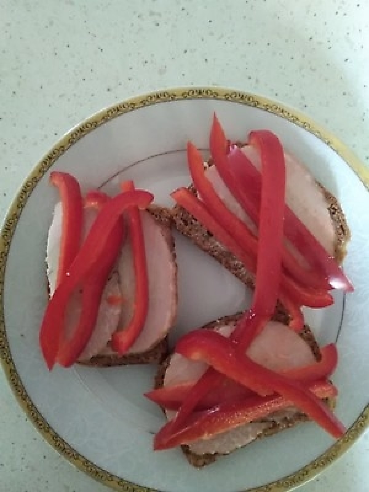 Przepis na Kanapka z szynką i papryką