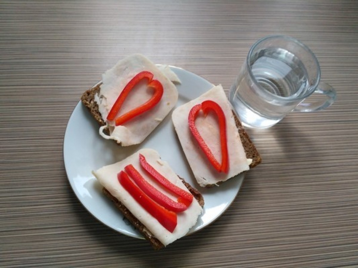 Przepis na Kanapka z szynką i papryką