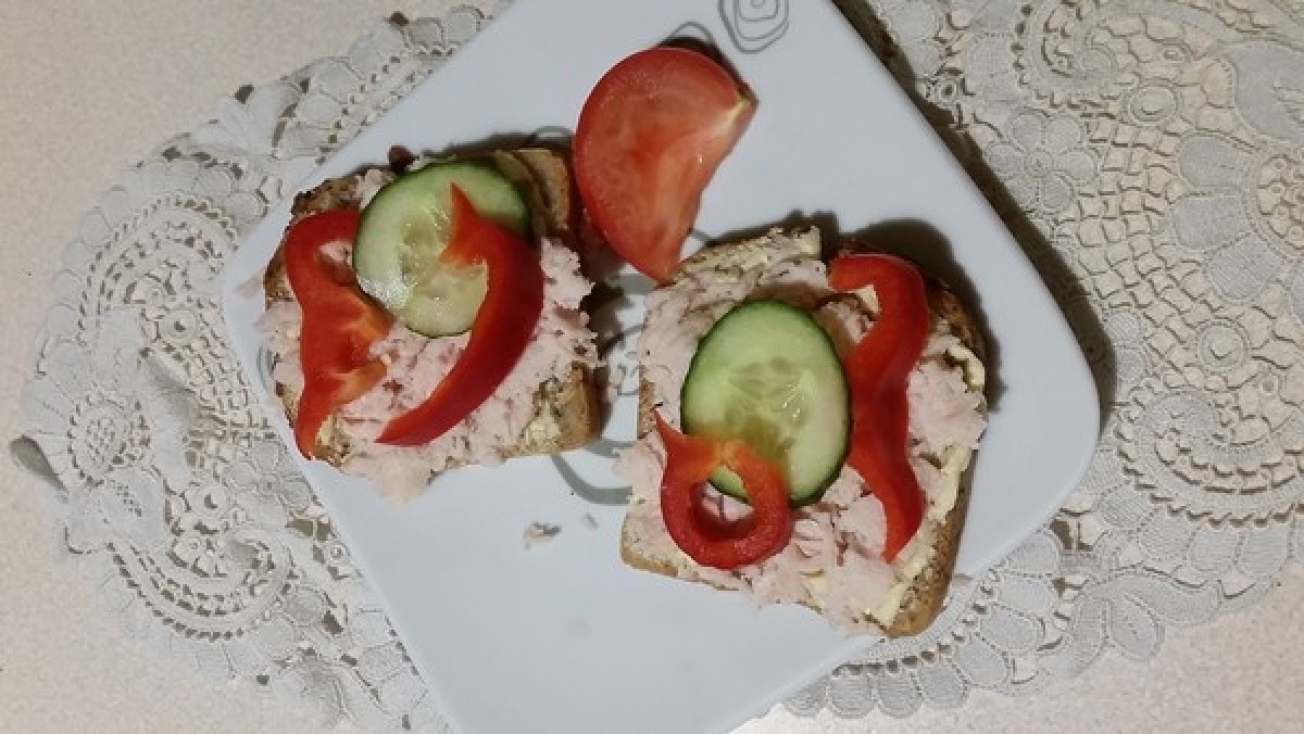 Przepis na Kanapka z szynką i papryką