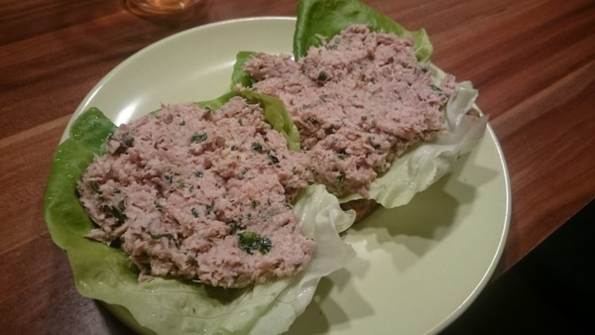 Przepis na Kanapka z pastą tuńczykowo-orzechową