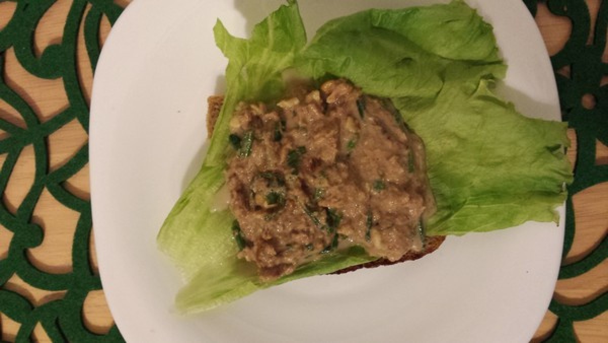 Przepis na Kanapka z pastą tuńczykowo-orzechową