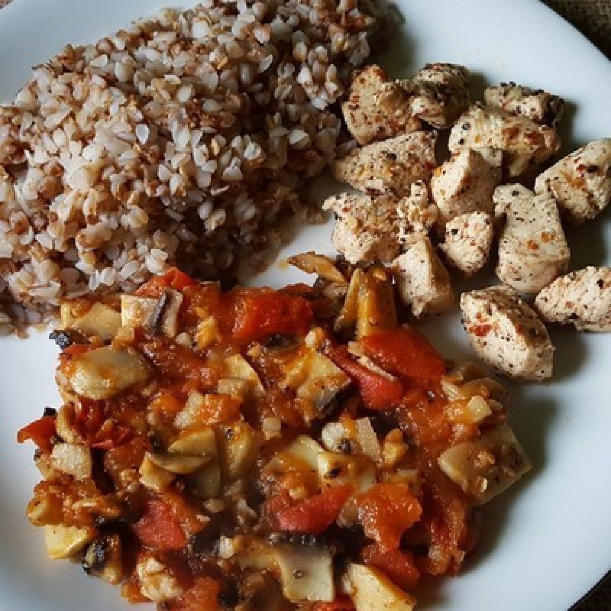 Przepis na Kurczak z pieczarkami po grecku i kaszą