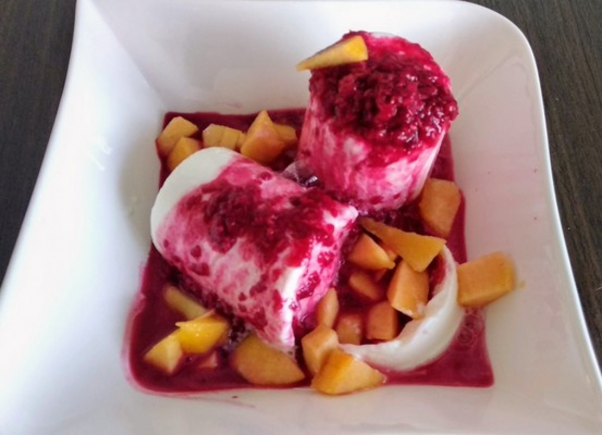 Przepis na Mrożony jogurt z truskawkami