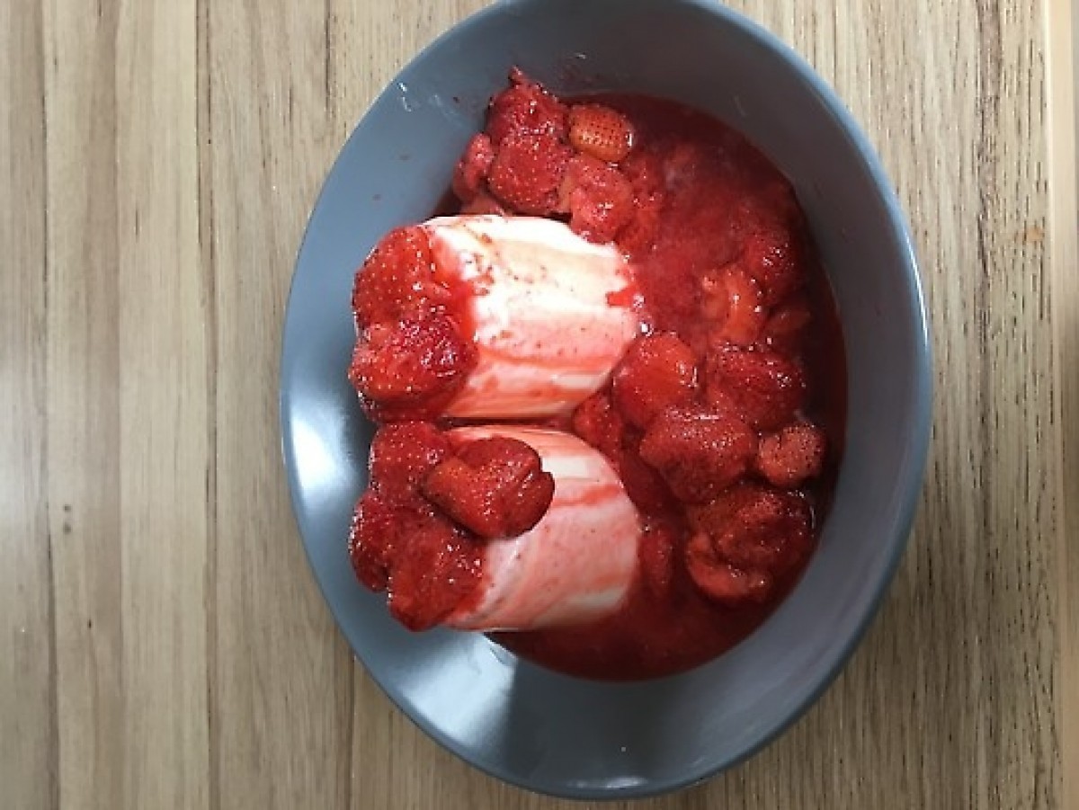 Przepis na Mrożony jogurt z truskawkami