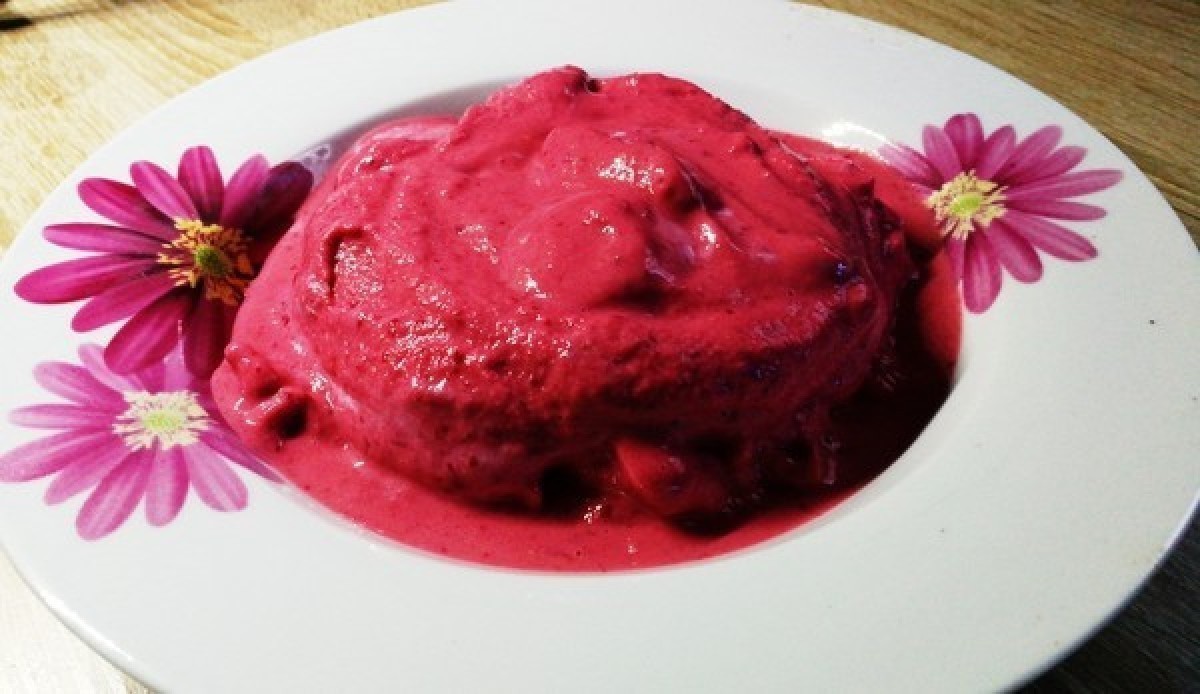 Przepis na Mrożony jogurt z truskawkami