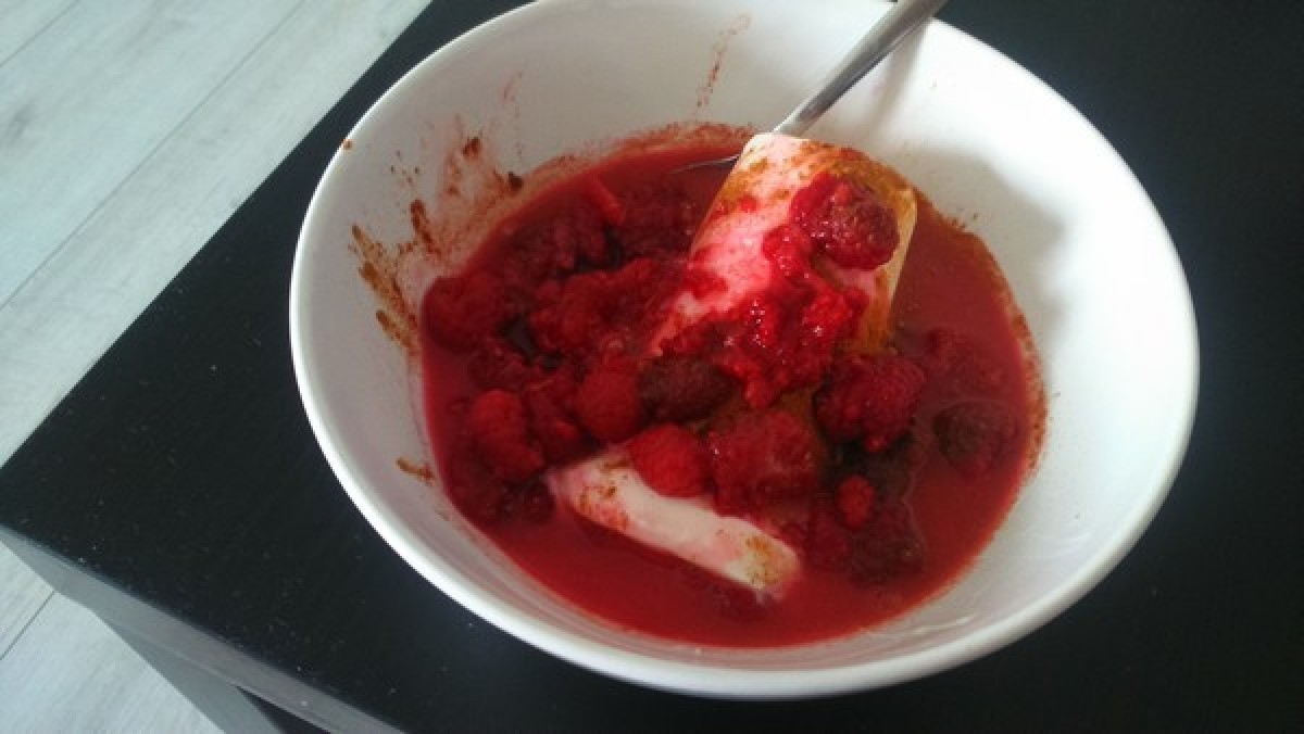 Przepis na Mrożony jogurt z truskawkami