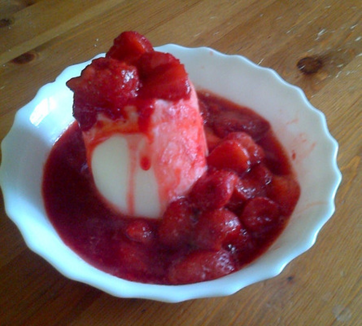 Przepis na Mrożony jogurt z truskawkami