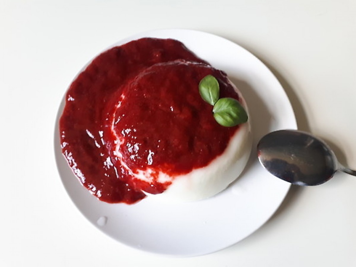 Przepis na Mrożony jogurt z truskawkami