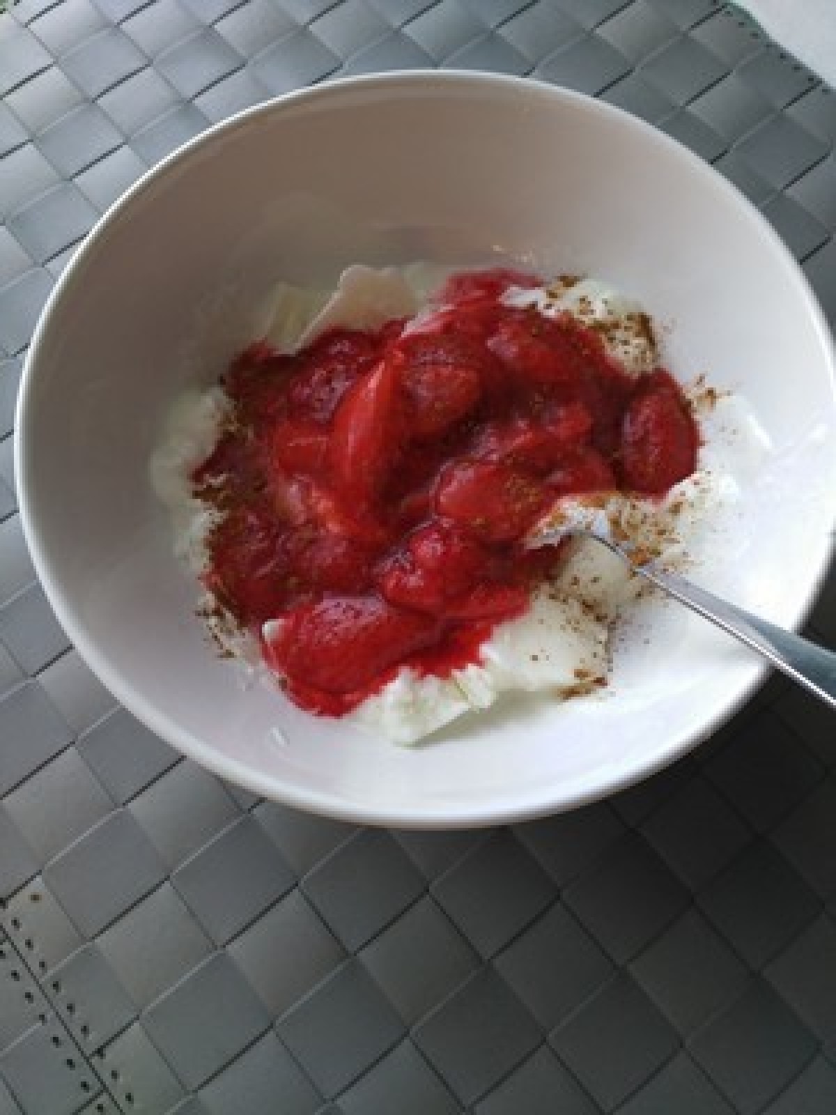 Przepis na Mrożony jogurt z truskawkami