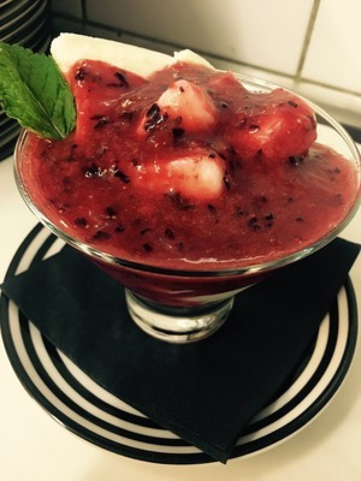 Przepis na Mrożony jogurt z truskawkami