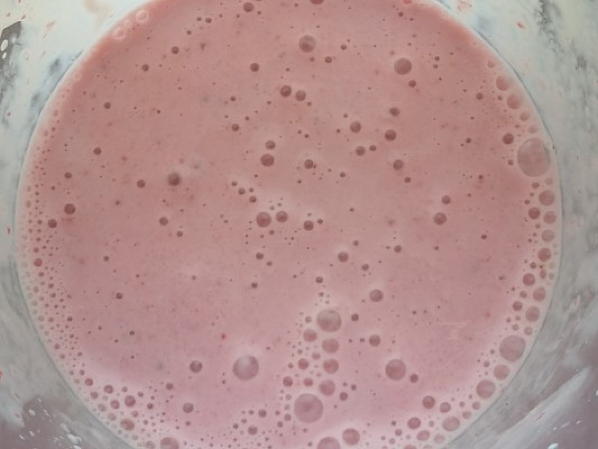 Przepis na Mrożony jogurt z truskawkami