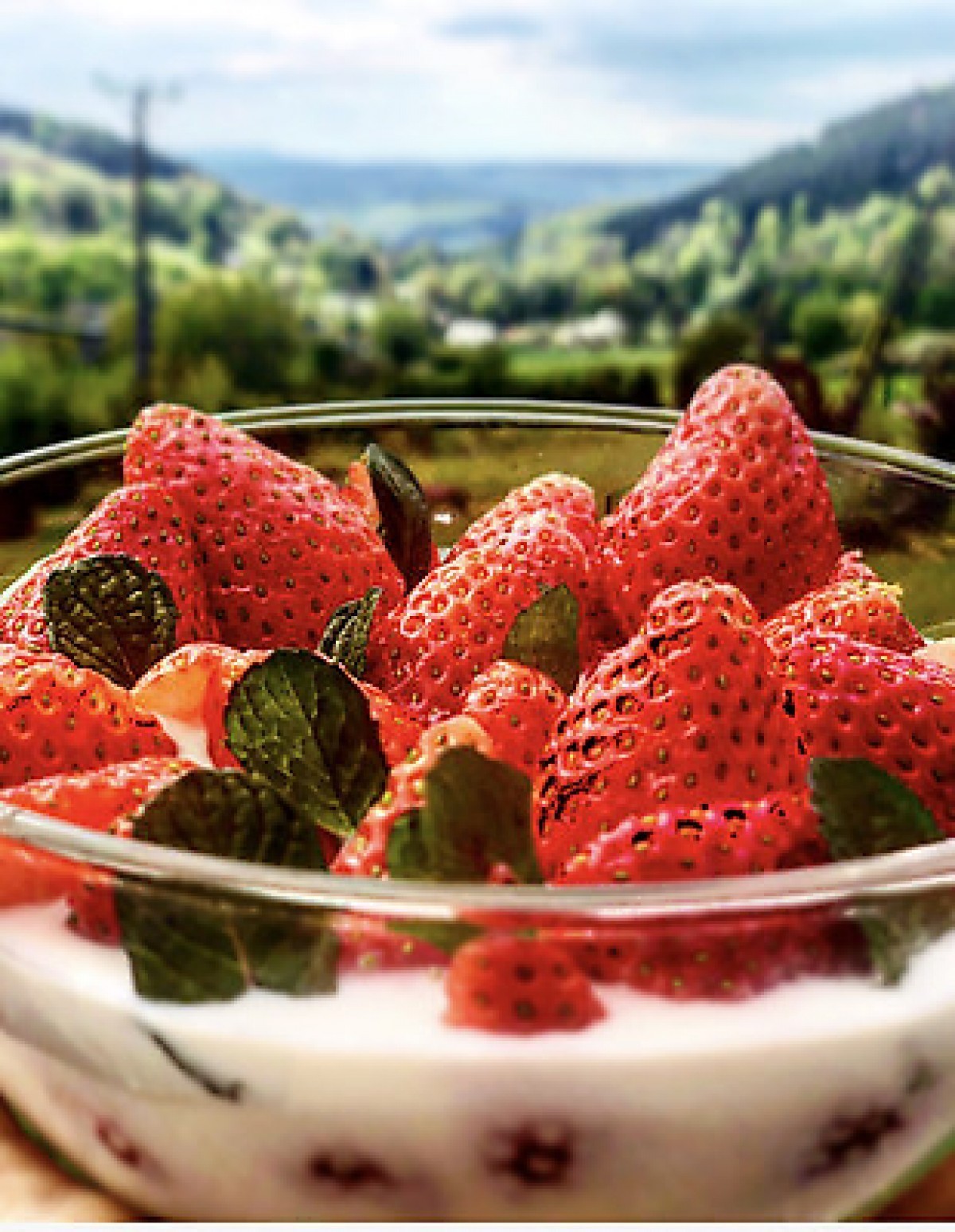 Przepis na Mrożony jogurt z truskawkami