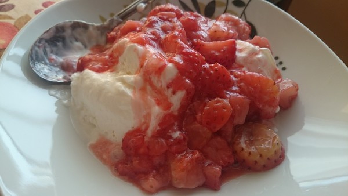 Przepis na Mrożony jogurt z truskawkami
