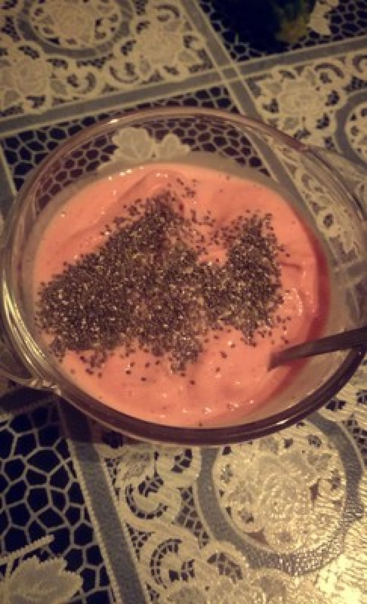 Przepis na Mrożony jogurt z truskawkami