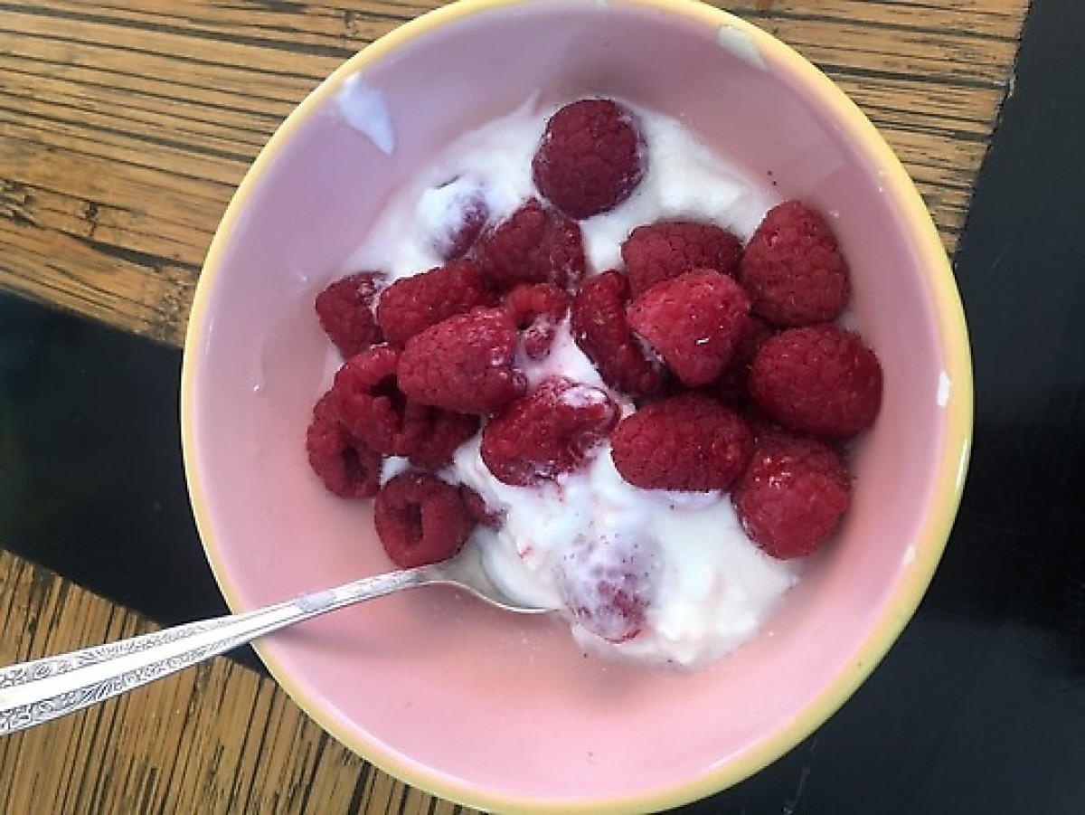 Przepis na Mrożony jogurt z truskawkami