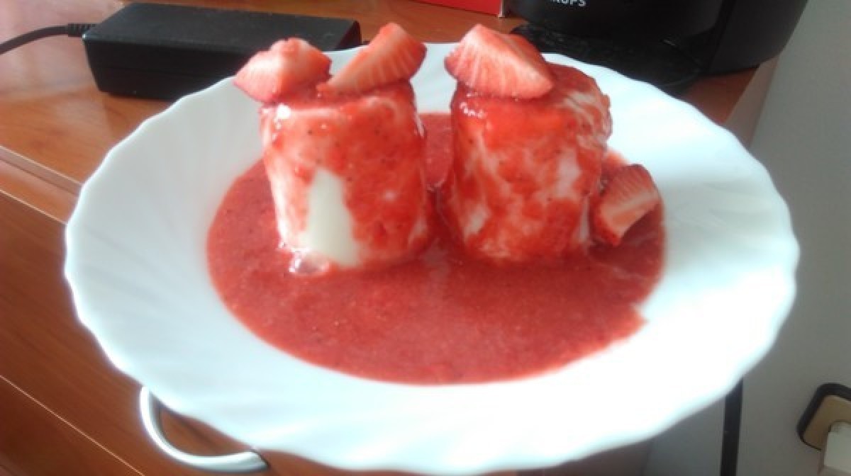 Przepis na Mrożony jogurt z truskawkami