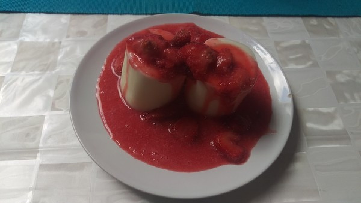 Przepis na Mrożony jogurt z truskawkami
