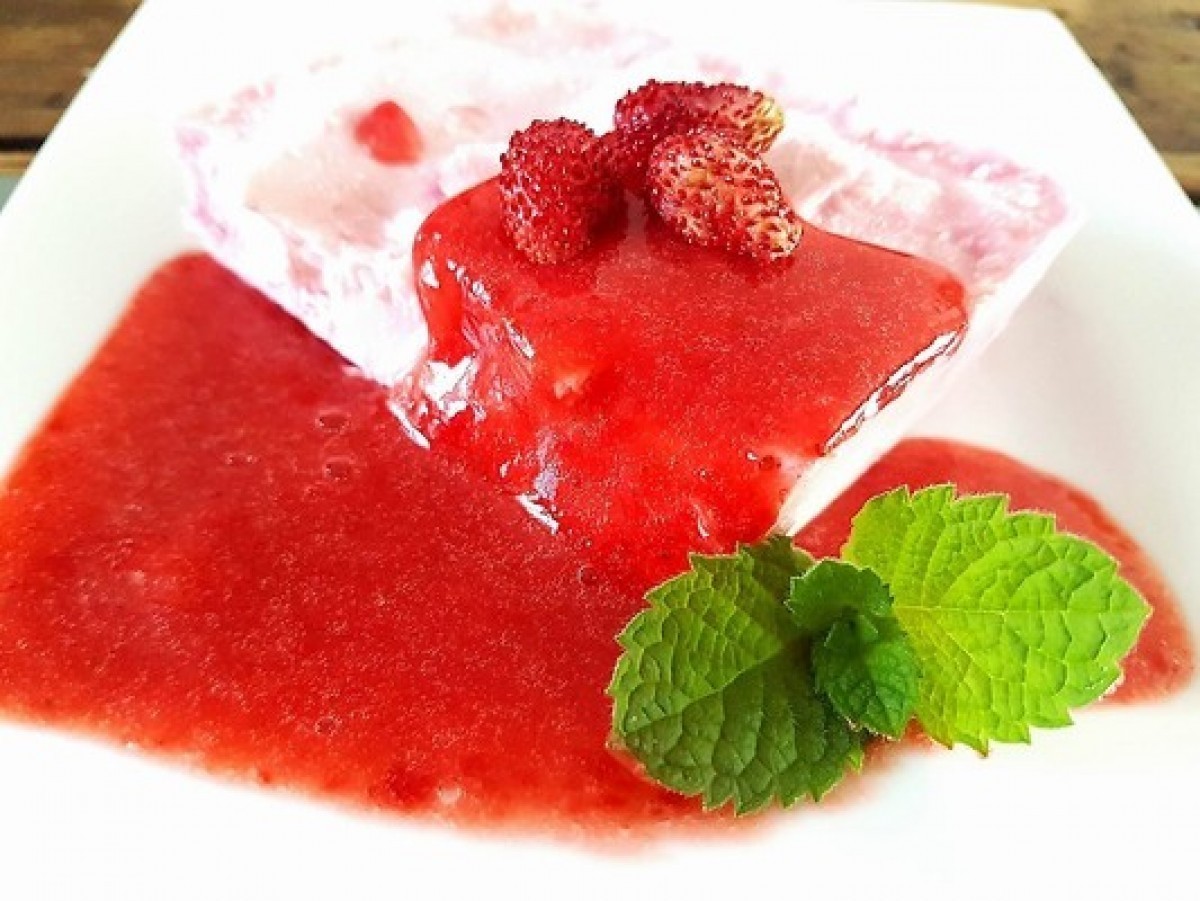 Przepis na Mrożony jogurt z truskawkami