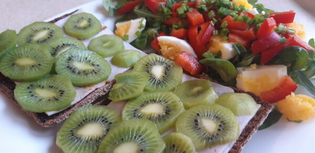Przepis na Kanapka z szynką i kiwi