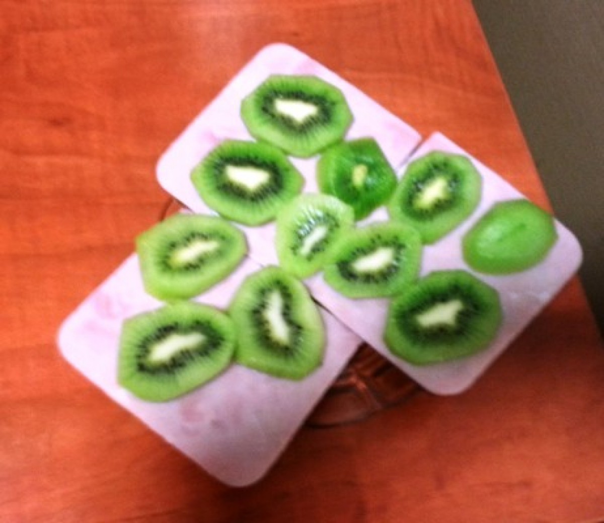 Przepis na Kanapka z szynką i kiwi
