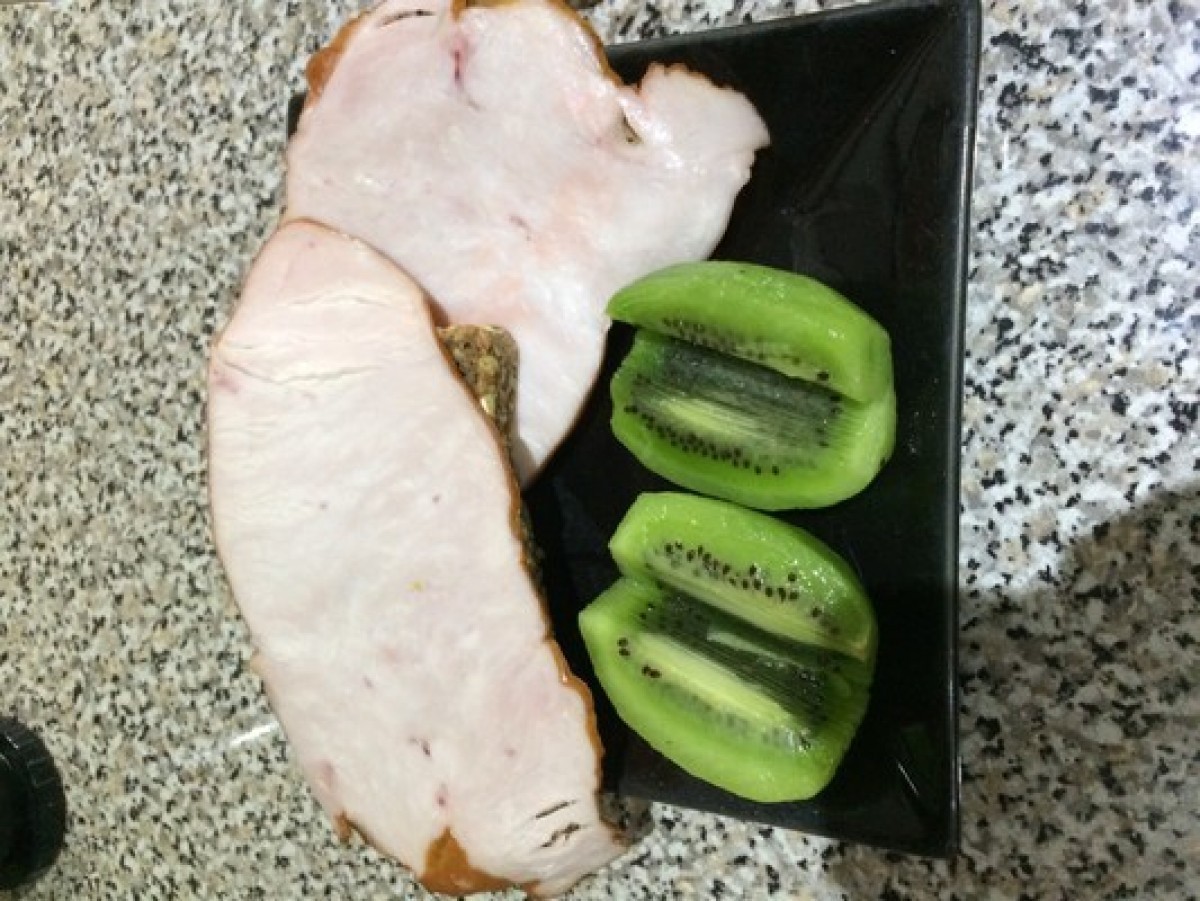 Przepis na Kanapka z szynką i kiwi