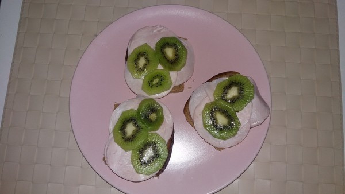 Przepis na Kanapka z szynką i kiwi