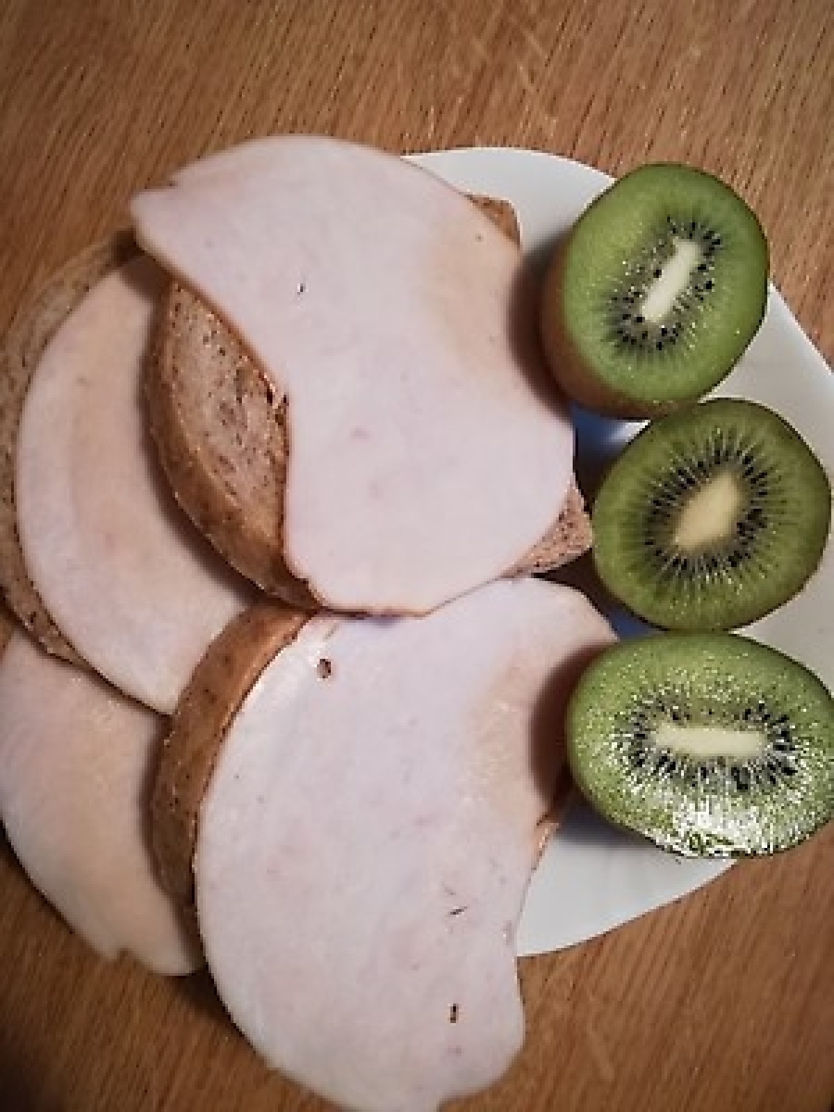 Przepis na Kanapka z szynką i kiwi