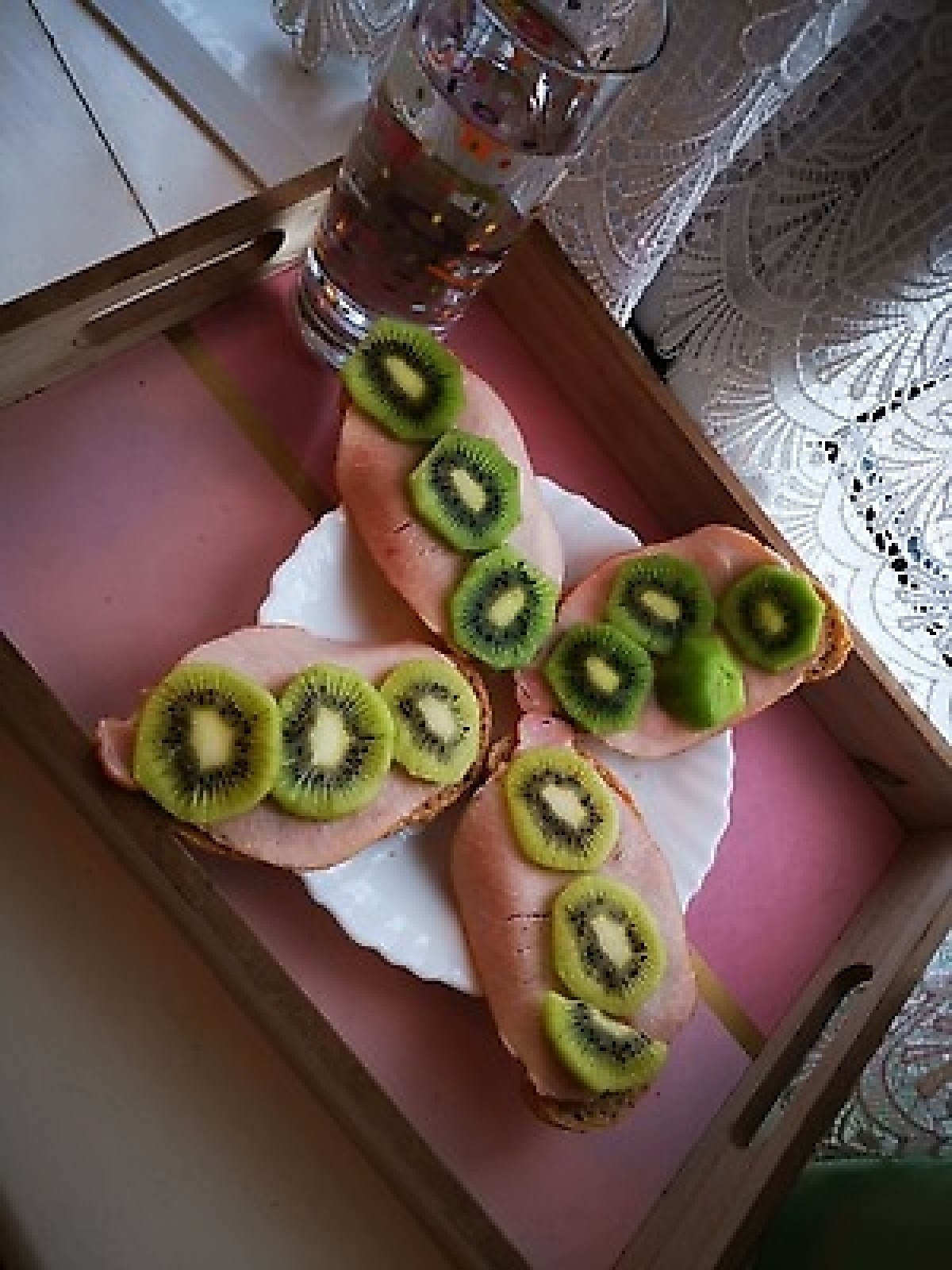 Przepis na Kanapka z szynką i kiwi