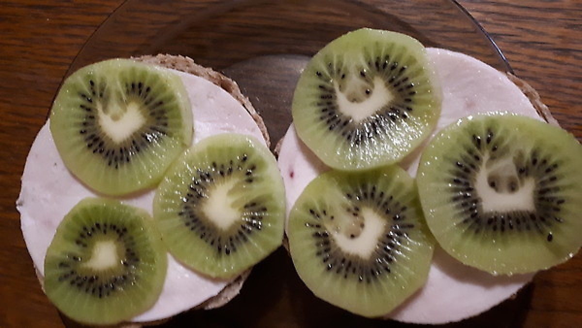 Przepis na Kanapka z szynką i kiwi