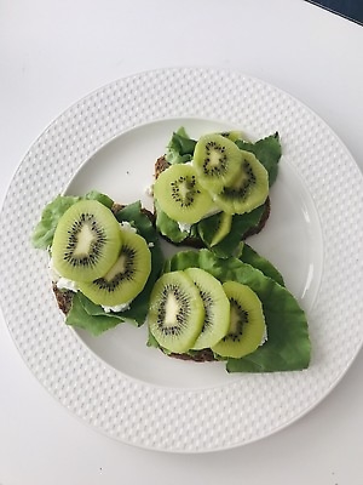 Przepis na Kanapka z szynką i kiwi