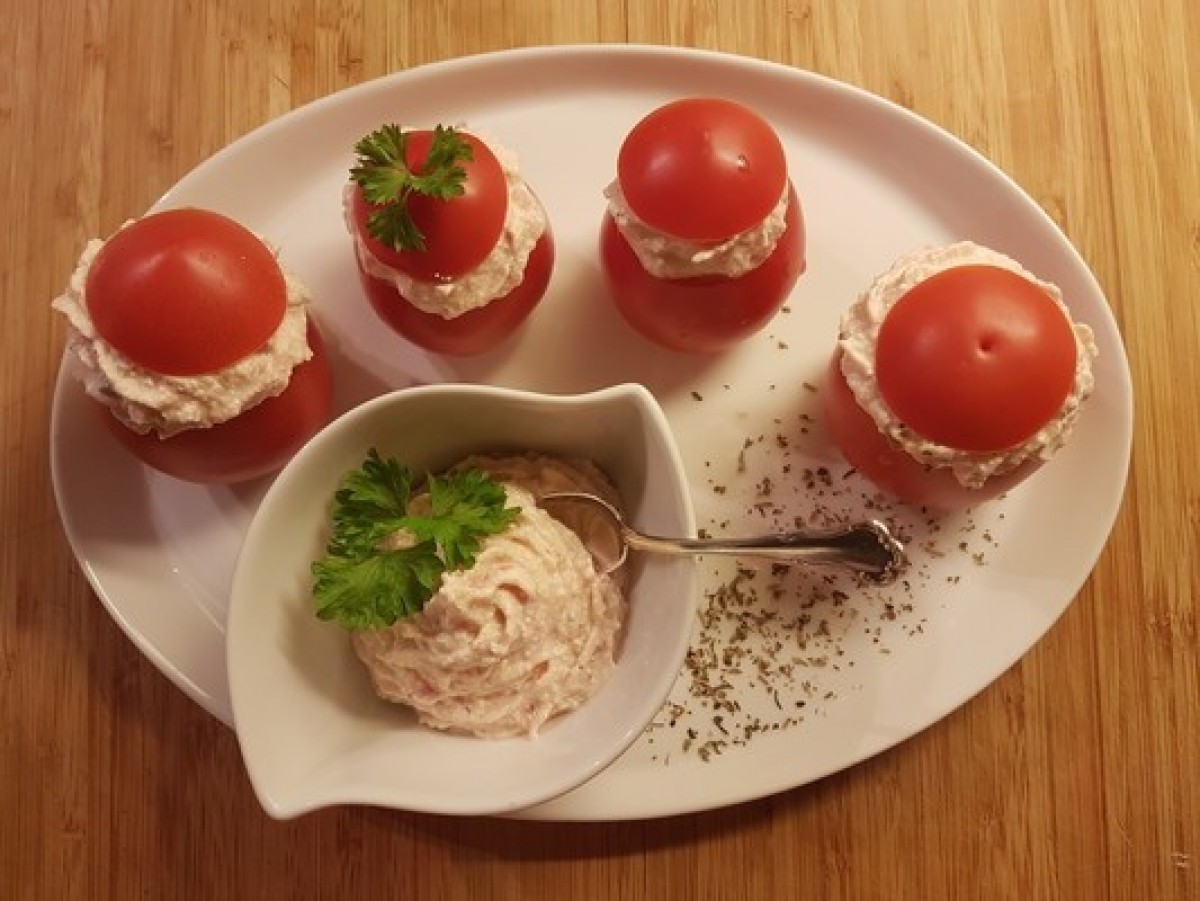 Przepis na Pomidory faszerowane twarożkiem