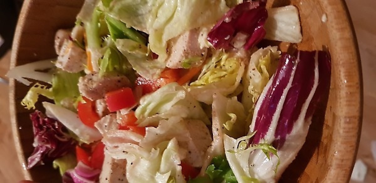 Przepis na Sałatka z kurczakiem i mozzarellą