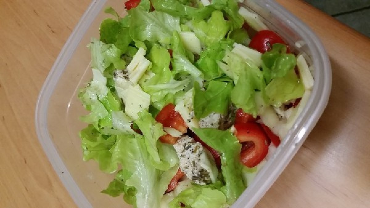 Przepis na Sałatka z kurczakiem i mozzarellą