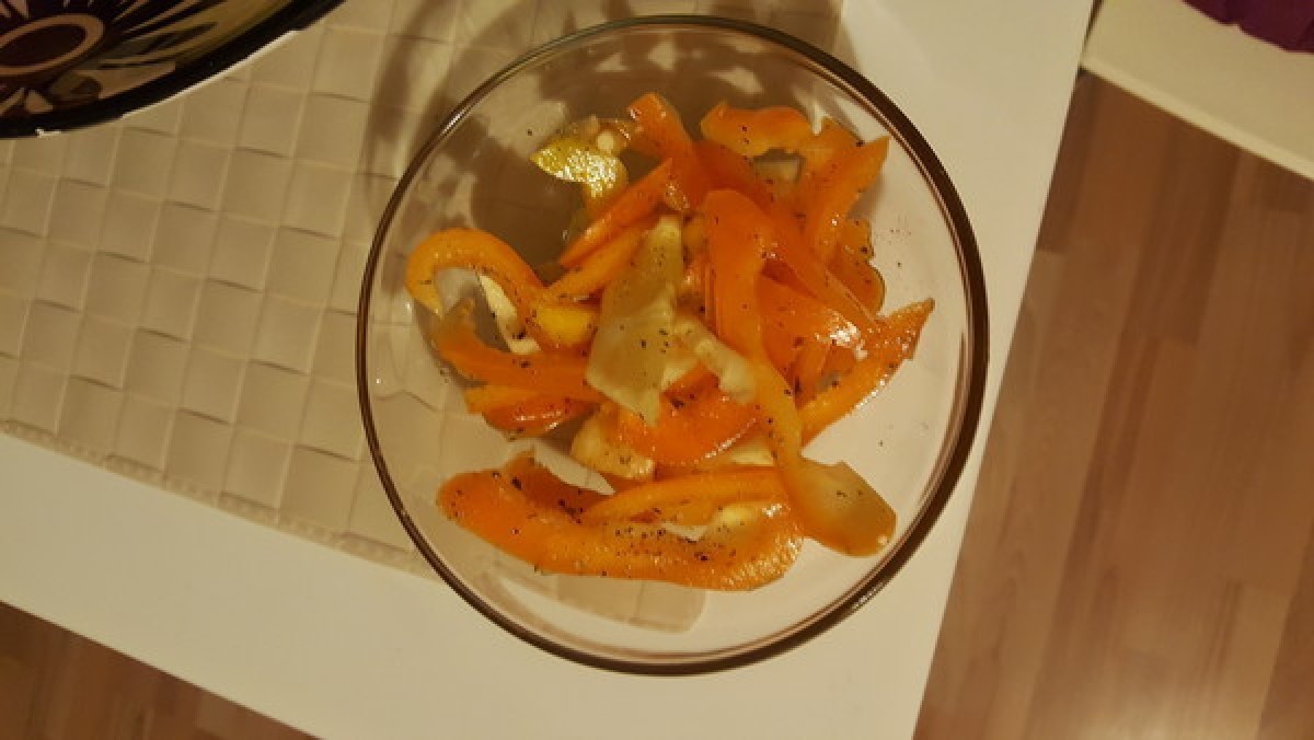 Przepis na Surówka z papryki i cytryny z pieczywem