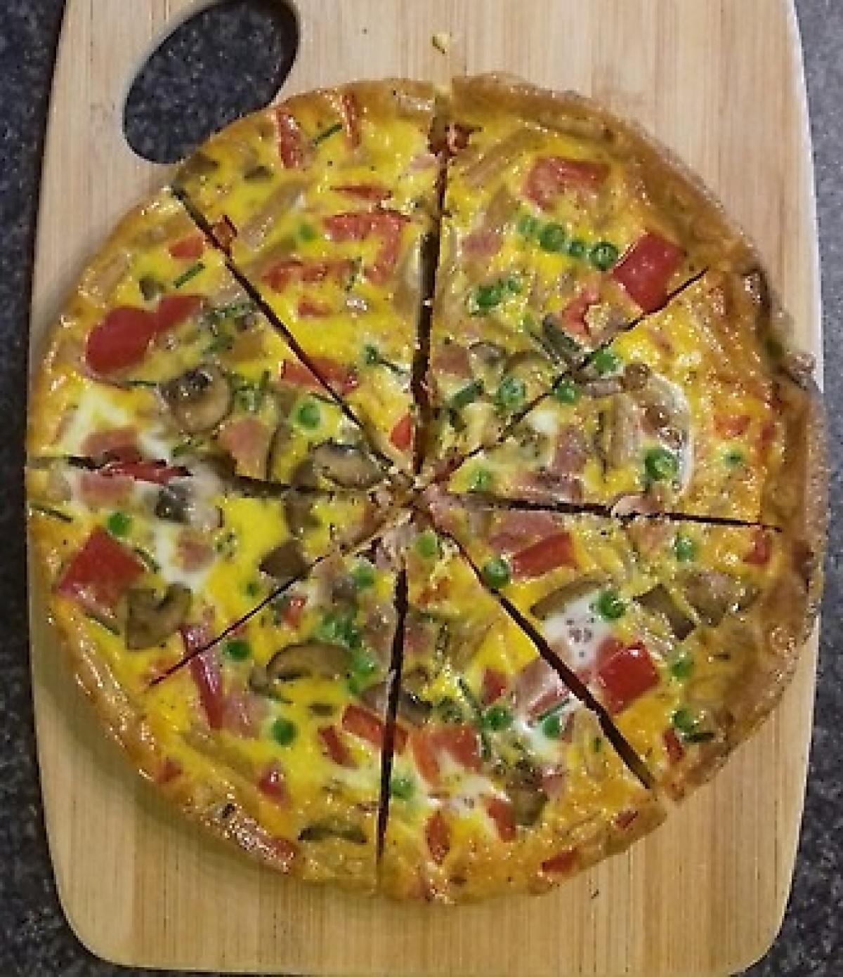 Przepis na Omlet z ziemniakami, pieczarkami i szynką
