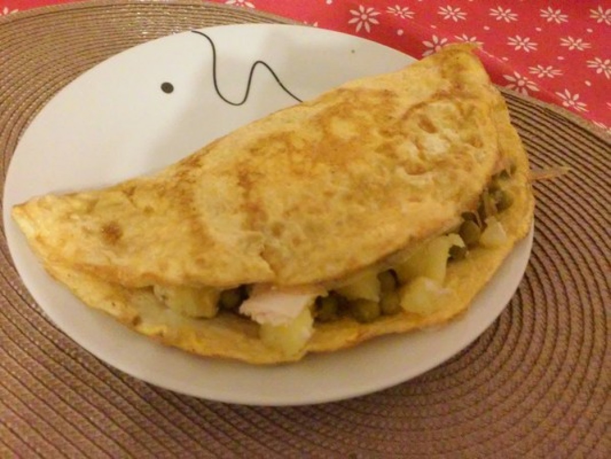 Przepis na Omlet z ziemniakami, pieczarkami i szynką
